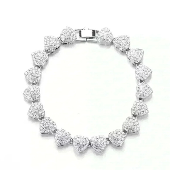 Jewelry - Elegant Silver Heart Bracelet